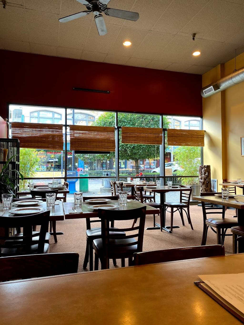 Galanga | restaurant | 1129 Broadway, Tacoma, WA 98402, USA | 2532723393 OR +1 253-272-3393