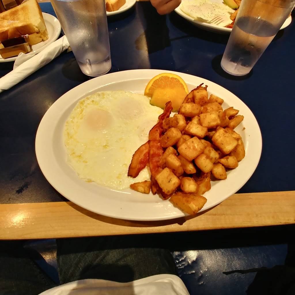 Daybreak | restaurant | 16715 Yonge St, Newmarket, ON L3X 1X4, Canada | 9058301600 OR +1 905-830-1600