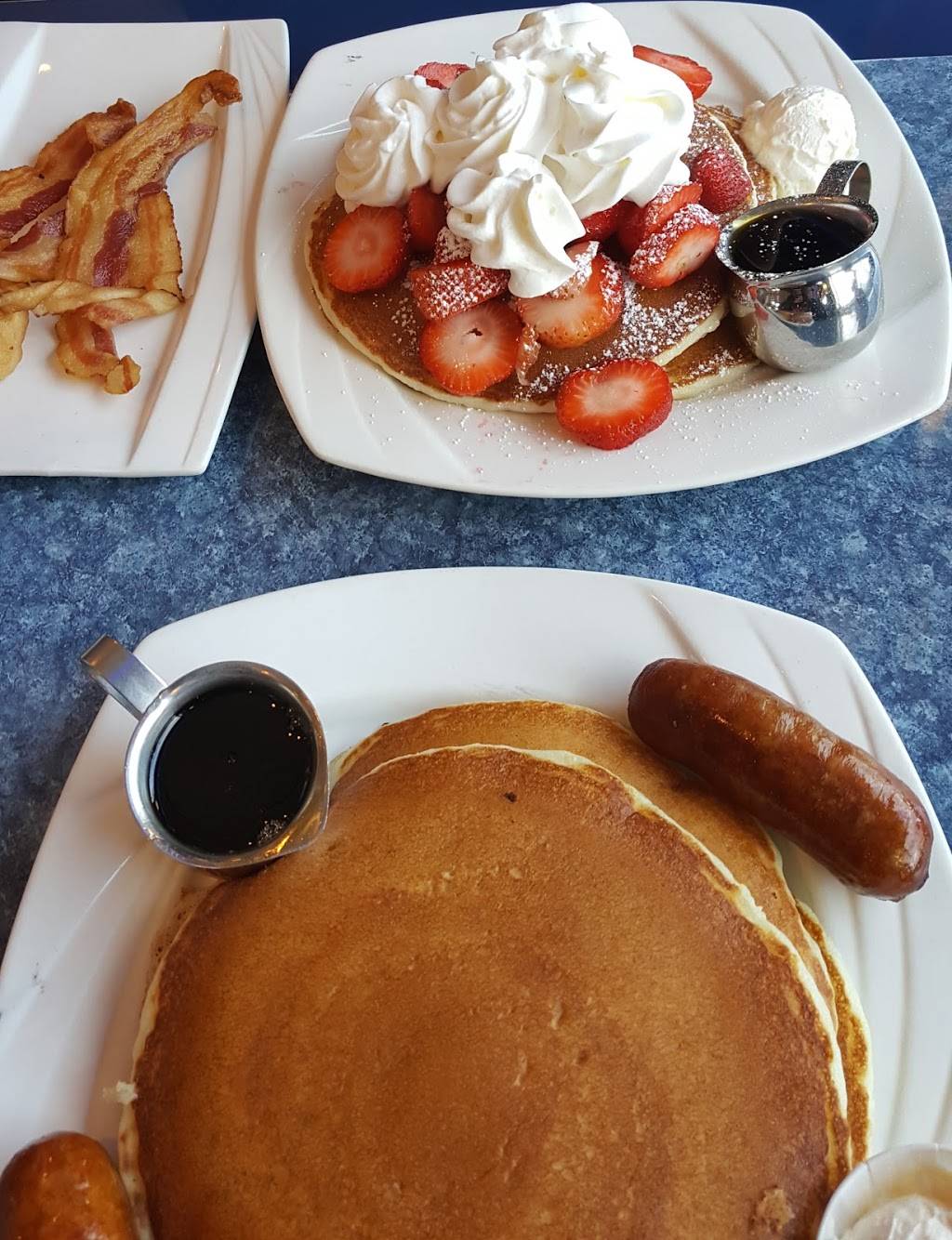 Town Diner | restaurant | 431 US-130, East Windsor, NJ 08520, USA | 6094438222 OR +1 609-443-8222