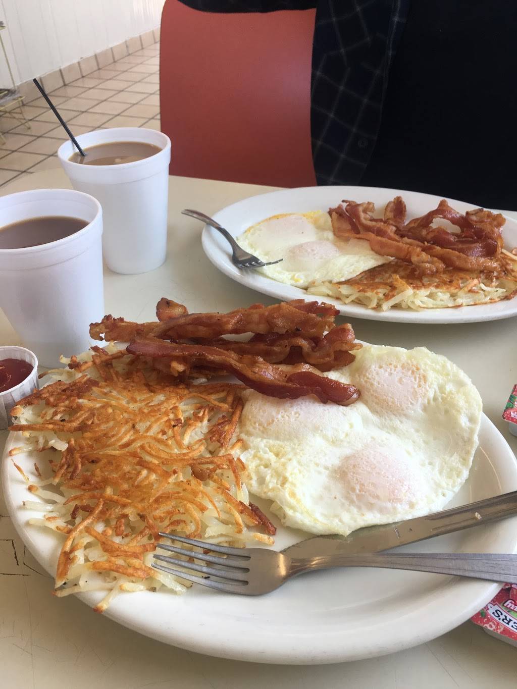 Stevens Burgers | restaurant | 1407 W El Segundo Blvd, Gardena, CA 90249, USA | 3237552323 OR +1 323-755-2323