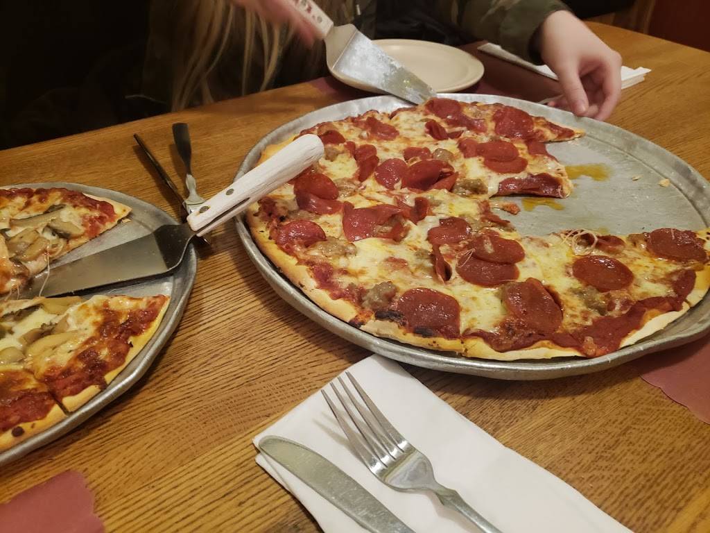 Neds Pizza | restaurant | 3246 S 27th St, Milwaukee, WI 53215, USA | 4146452400 OR +1 414-645-2400