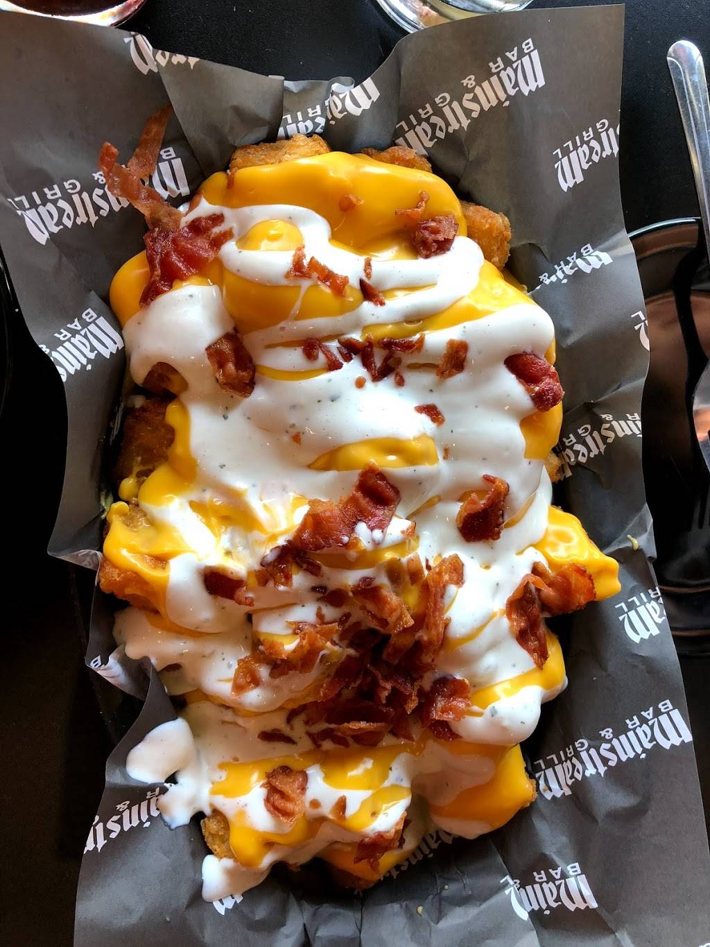 Mainstream Bar and Grill | restaurant | 404 W Main St, Waukesha, WI 53186, USA | 2625446222 OR +1 262-544-6222