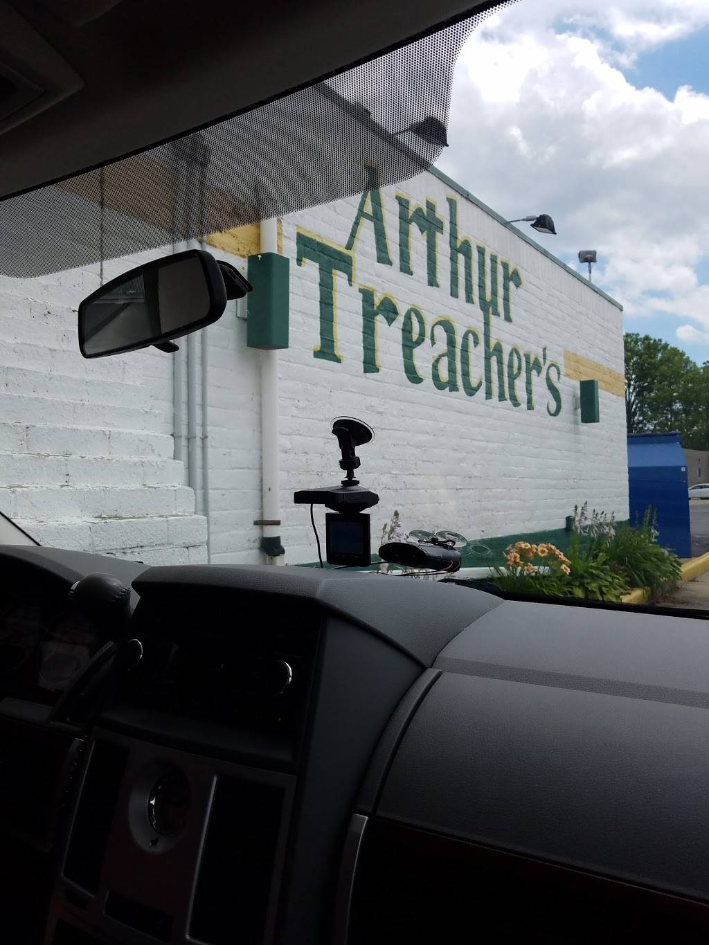 Arthur Treachers Fish & Chips | restaurant | 4451 Mahoning Ave, Youngstown, OH 44515, USA | 3307926764 OR +1 330-792-6764