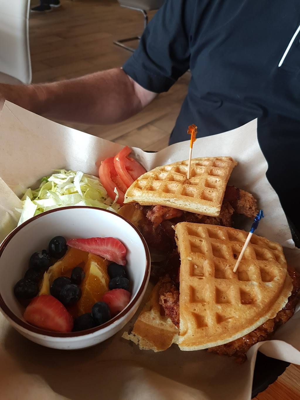 Locs Chicken and Waffles | restaurant | 11975 Apache Ave, Savannah, GA 31419, USA | 9129998958 OR +1 912-999-8958
