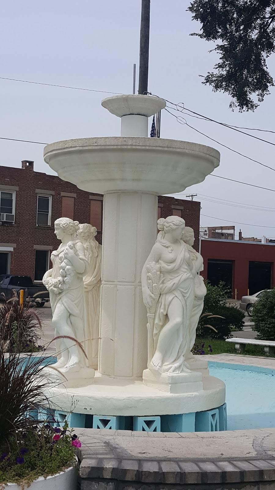 Dairy Queen Grill & Chill | restaurant | 110 Elm St, Clinton, IN 47842, USA | 7658322537 OR +1 765-832-2537