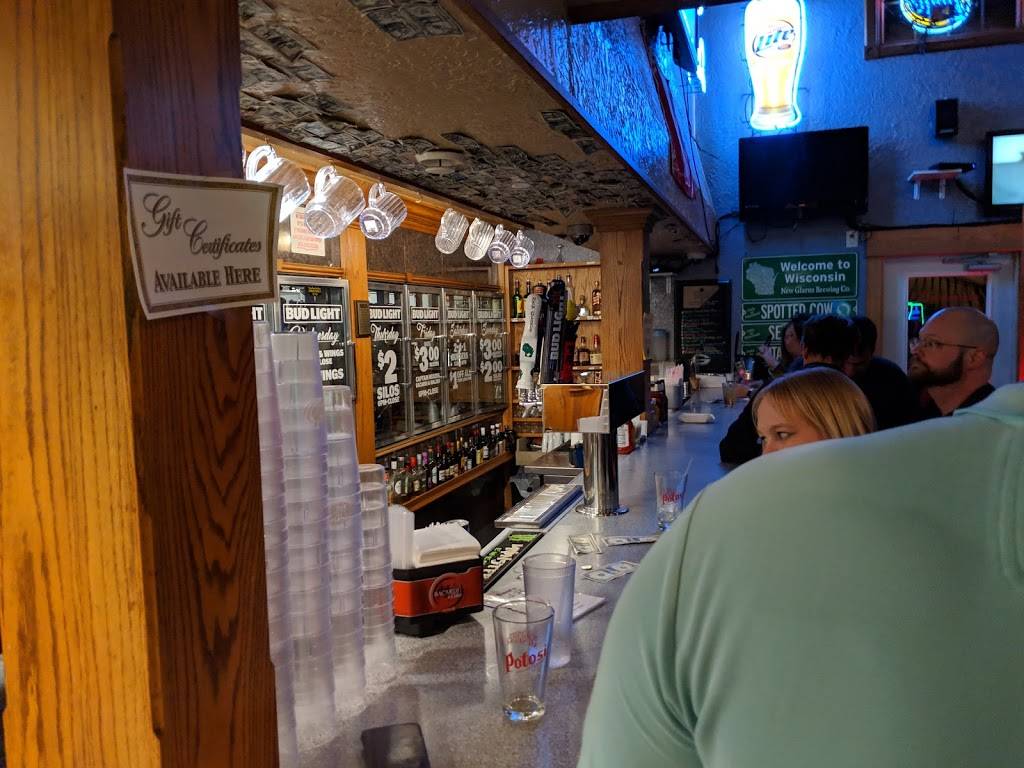 Russs Park Place | restaurant | 1637 E Racine St, Janesville, WI 53545, USA | 6087545600 OR +1 608-754-5600