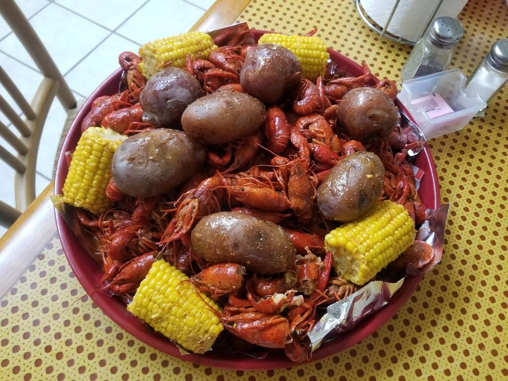 Peppers Burgers And More | restaurant | 804 E Main St, Eagle Lake, TX 77434, USA | 9792342370 OR +1 979-234-2370