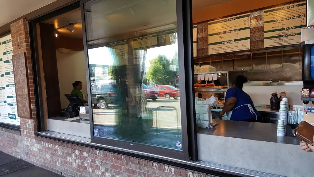 Ezells Famous Chicken | restaurant | 2300 N 45th St #6906, Seattle, WA 98103, USA | 2064535250 OR +1 206-453-5250