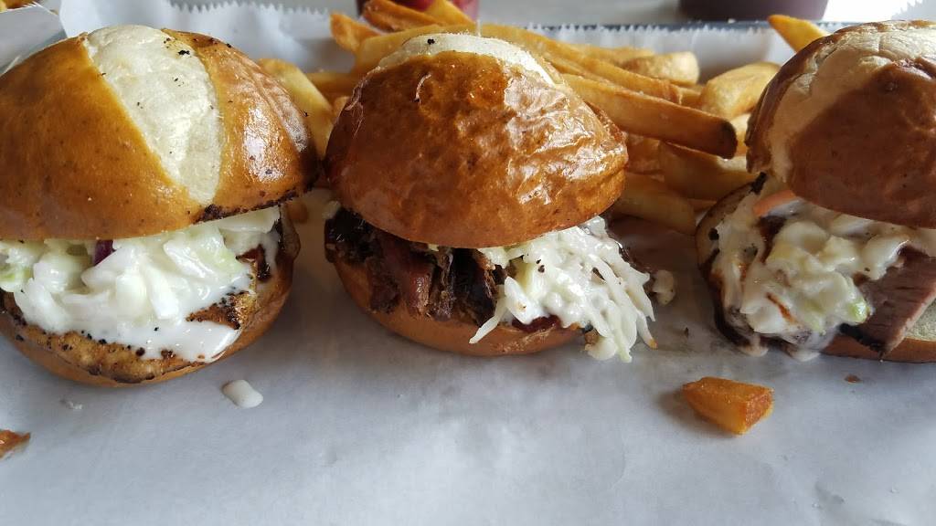 Windy City Bar | restaurant | 67 E Cermak Rd, Chicago, IL 60616, USA | 3127945901 OR +1 312-794-5901