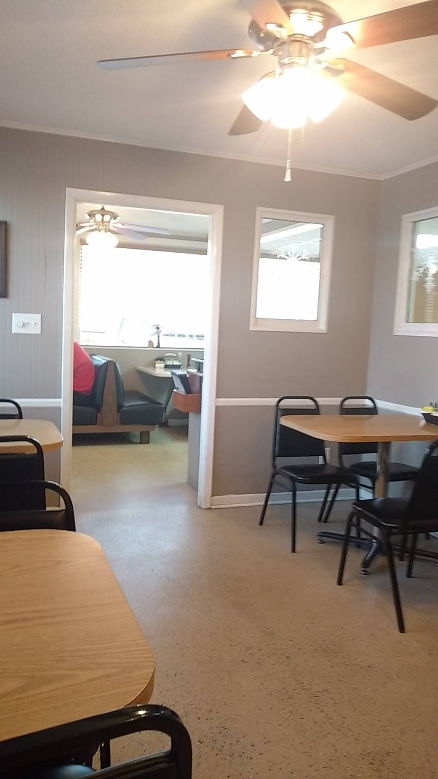 Carolina Cafe | cafe | 584 E Main St, Spindale, NC 28160, USA | 8282862411 OR +1 828-286-2411