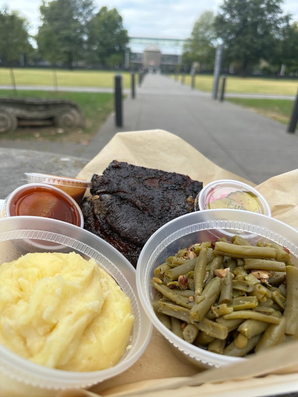 Market City BBQ | restaurant | 900 Rosa L Parks Blvd, Nashville, TN 37208, USA | 6157791672 OR +1 615-779-1672