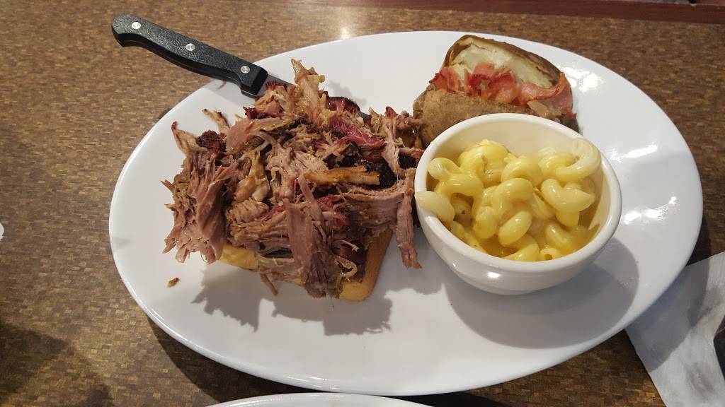 North and South Seafood & Smokehouse | restaurant | 605 S Main St, DeForest, WI 53532, USA | 6088422601 OR +1 608-842-2601