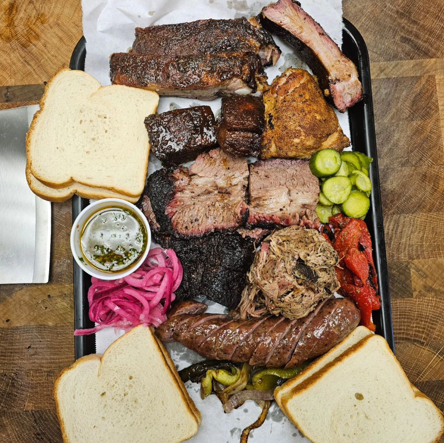 The Youngstown BBQ Company | restaurant | 7684 Market St, Youngstown, OH 44512, USA | 3303308595 OR +1 330-330-8595