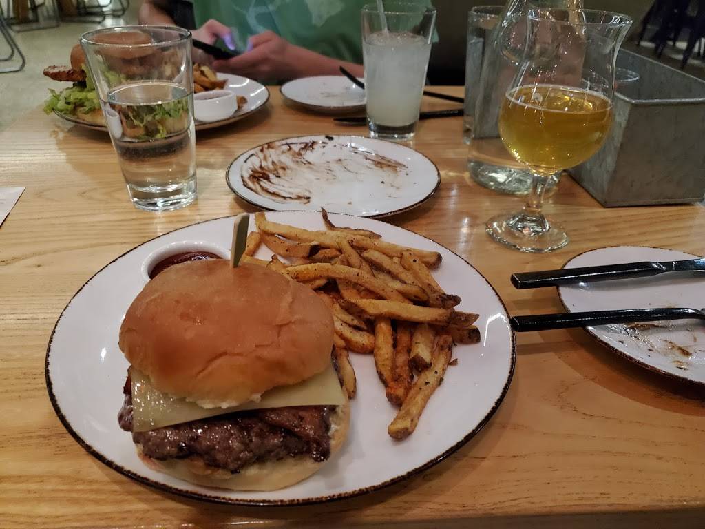 Blue Moon Brewing Company | restaurant | 3750 Chestnut Pl, Denver, CO 80216, USA | 3037282337 OR +1 303-728-2337