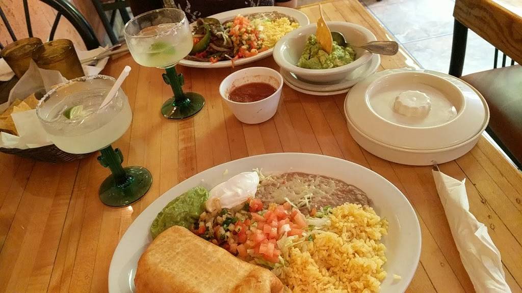 Botanas Restaurant | restaurant | 816 S 5th St, Milwaukee, WI 53204, USA | 4146723755 OR +1 414-672-3755