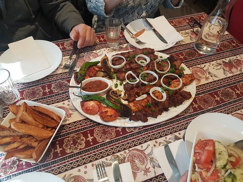 Noah | restaurant | 2146 Rue Lucien-Thimens, Saint-Laurent, QC H4R 1L1, Canada | 4383866624 OR +1 438-386-6624