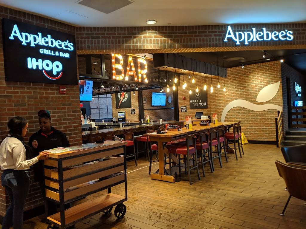 IHOP & Applebees | restaurant | 333 E Jefferson Ave, Detroit, MI 48226, USA | 3138795141 OR +1 313-879-5141