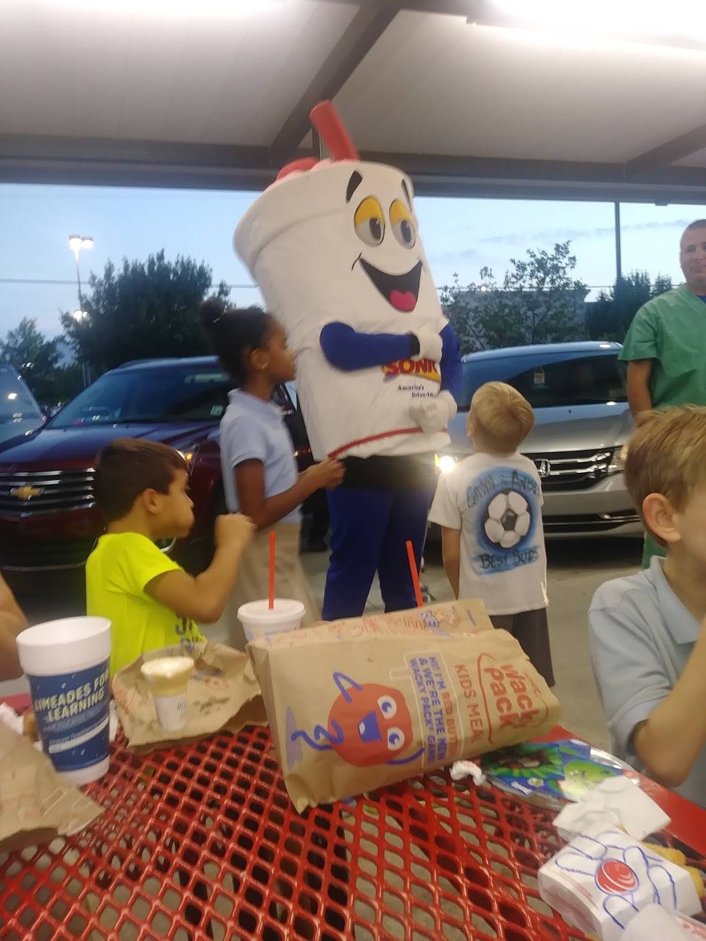 Sonic Drive-In | restaurant | 61105 Airport Rd, Slidell, LA 70460, USA | 9856496814 OR +1 985-649-6814