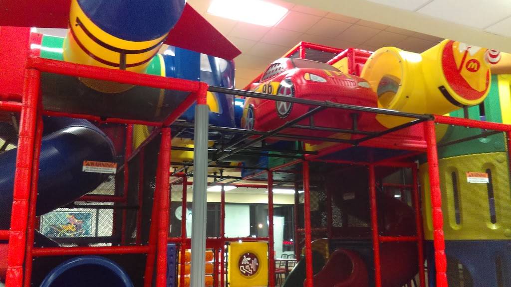 McDonalds | cafe | 7505 Day Dr, Parma, OH 44129, USA | 4408884068 OR +1 440-888-4068