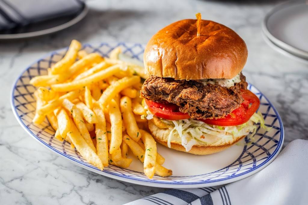 Dutch & Docs | restaurant | 3600 N Clark St, Chicago, IL 60613, USA | 7733600207 OR +1 773-360-0207