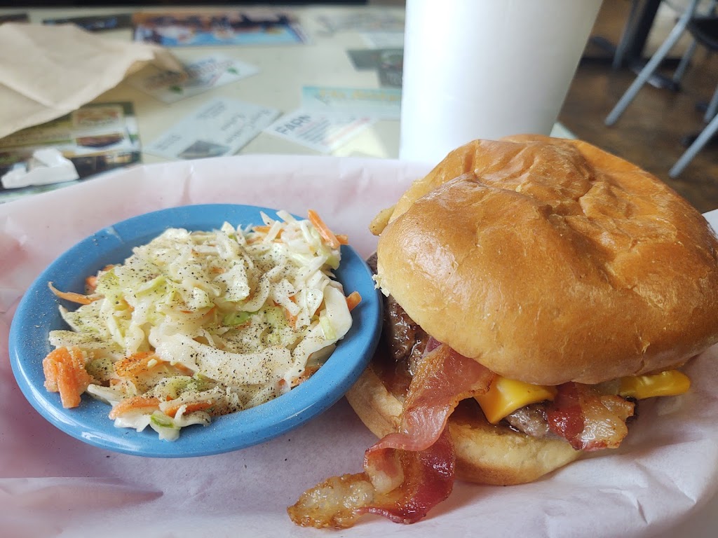 Taylors Freez King | restaurant | 208 E Main St, Gassville, AR 72635, USA | 8704356744 OR +1 870-435-6744