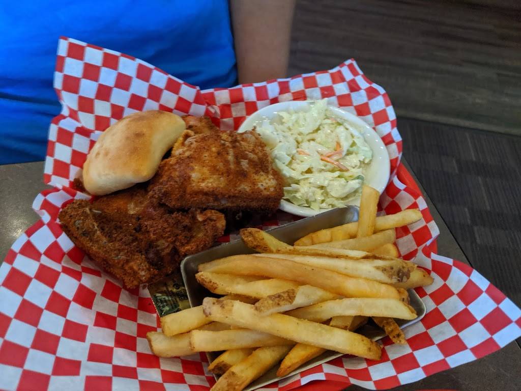 Jerseys Pub & Grub | restaurant | 5761 C St SW, Cedar Rapids, IA 52404, USA | 3198482210 OR +1 319-848-2210