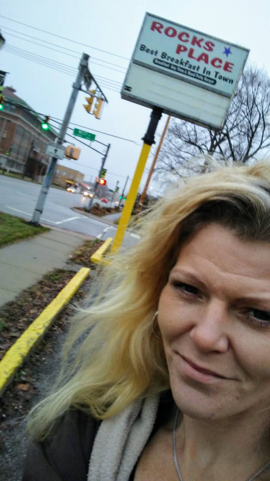 Rocks Place | restaurant | 501 Lincolnway W, Mishawaka, IN 46544, USA | 5742555862 OR +1 574-255-5862