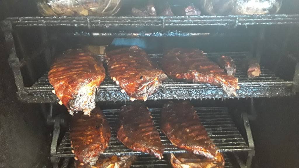 Smokeys On The Boulevard BBQ | restaurant | 8669 W 135th St, Overland Park, KS 66223, USA | 9138977427 OR +1 913-897-7427