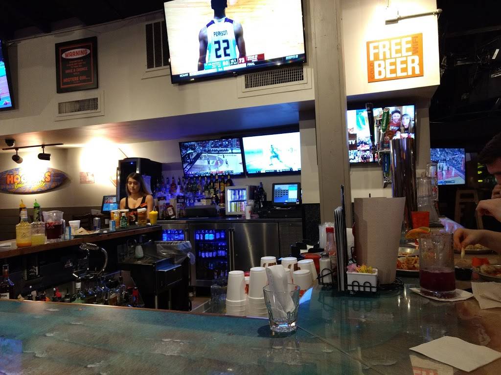 Hooters | restaurant | 4120 Dutchmans Ln, Louisville, KY 40207, USA | 5028957100 OR +1 502-895-7100