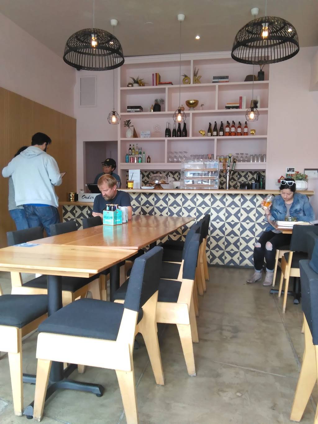 BLACK HOGG SANDWICHES | restaurant | 2852 Sunset Blvd, Los Angeles, CA 90026, USA | 3239532820 OR +1 323-953-2820