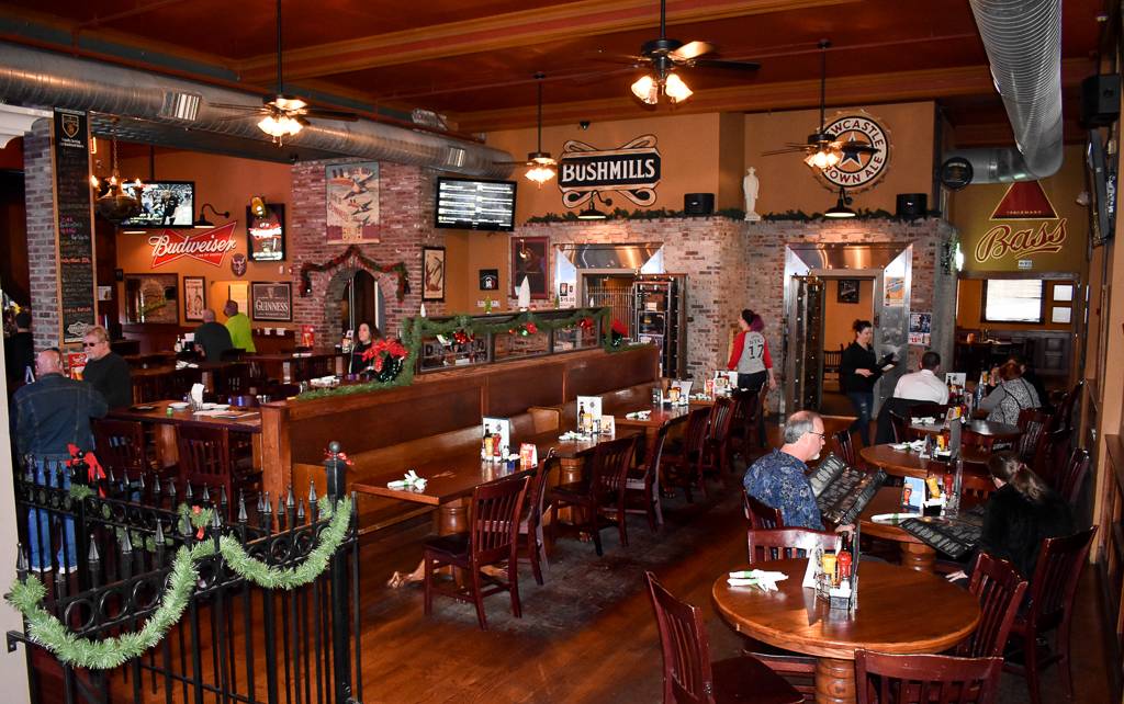 Llywelyns Pub | restaurant | 100 N Main St, St Charles, MO 63301, USA | 6367248520 OR +1 636-724-8520