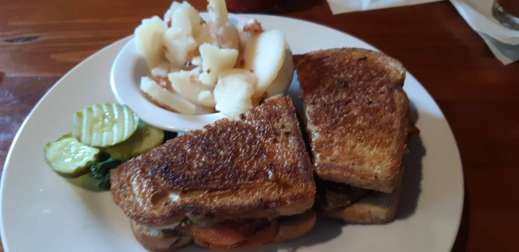 Heidelberg Inn | restaurant | 352 Quaker Rd, Queensbury, NY 12804, USA | 5187925556 OR +1 518-792-5556