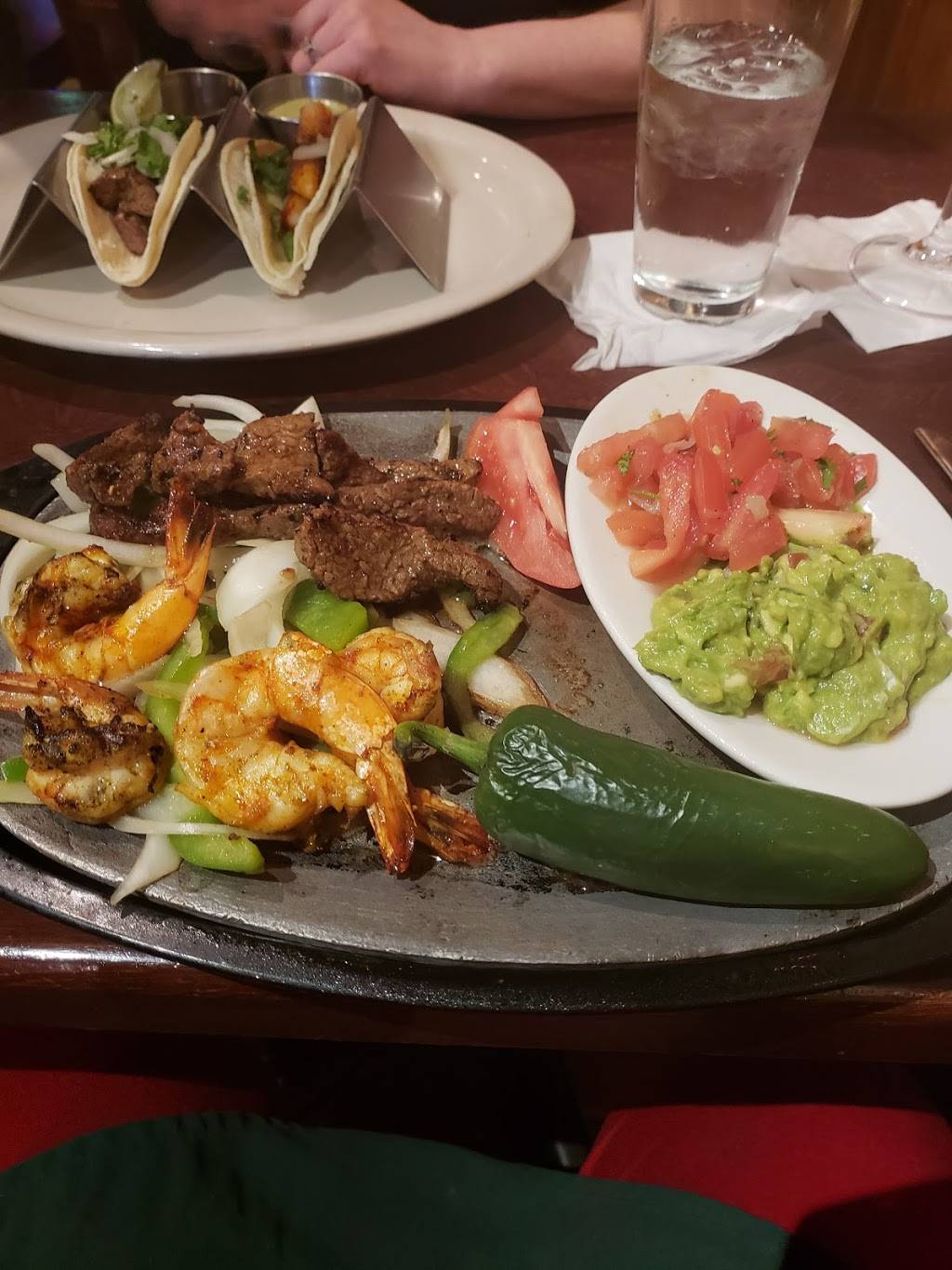 Los Cuates Restaurant | restaurant | 1116 King St, Alexandria, VA 22314, USA | 7035482918 OR +1 703-548-2918