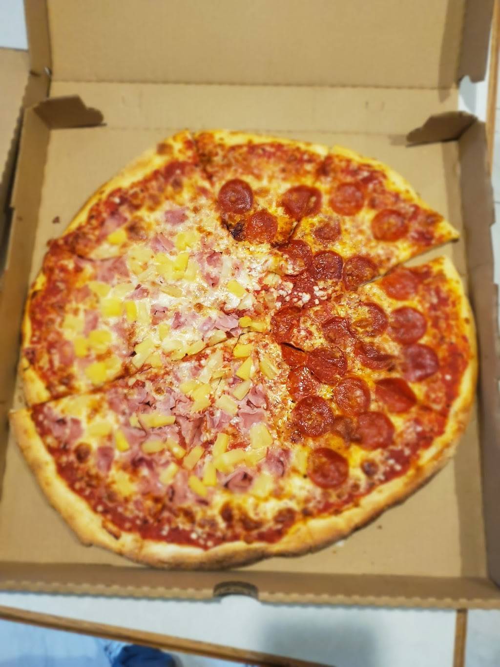 Deliworks & Pizzaria | restaurant | 3637, 62 Montvale Ave, Stoneham, MA 02180, USA | 7814387955 OR +1 781-438-7955