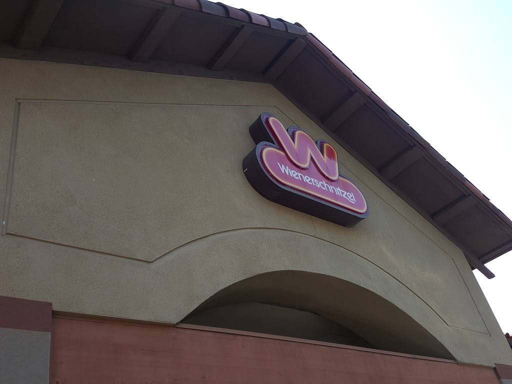 Wienerschnitzel | restaurant | 711 1st St, Gilroy, CA 95020, USA | 4088466361 OR +1 408-846-6361