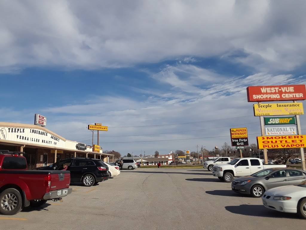 Subway Restaurants | restaurant | 809 W Newton St, Versailles, MO 65084, USA | 5733785640 OR +1 573-378-5640