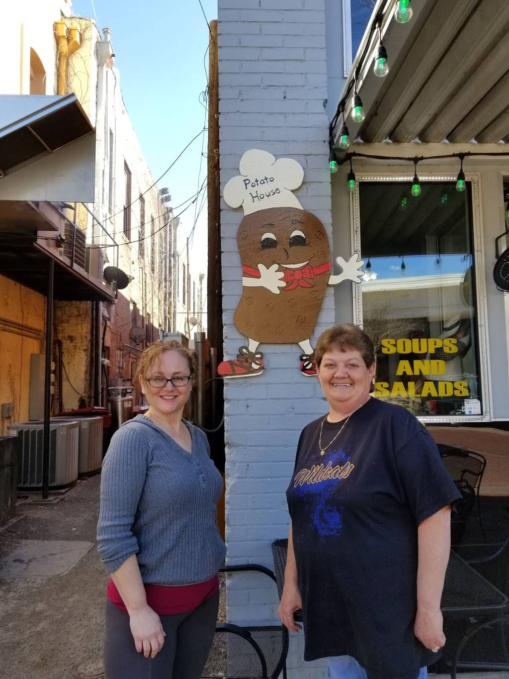 The Potato House | restaurant | 204 Connally St, Sulphur Springs, TX 75482, USA | 9032437225 OR +1 903-243-7225