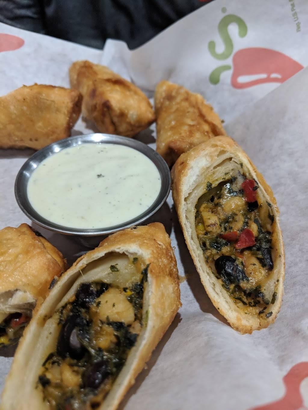 Chilis Grill & Bar | meal takeaway | 6030 Grand Ave, Gurnee, IL 60031, USA | 8478551025 OR +1 847-855-1025