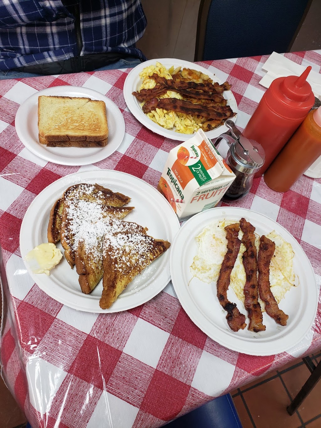 C M Coffee Shop | meal delivery | 340 Stanhope St, Brooklyn, NY 11237, USA | 7183810262 OR +1 718-381-0262