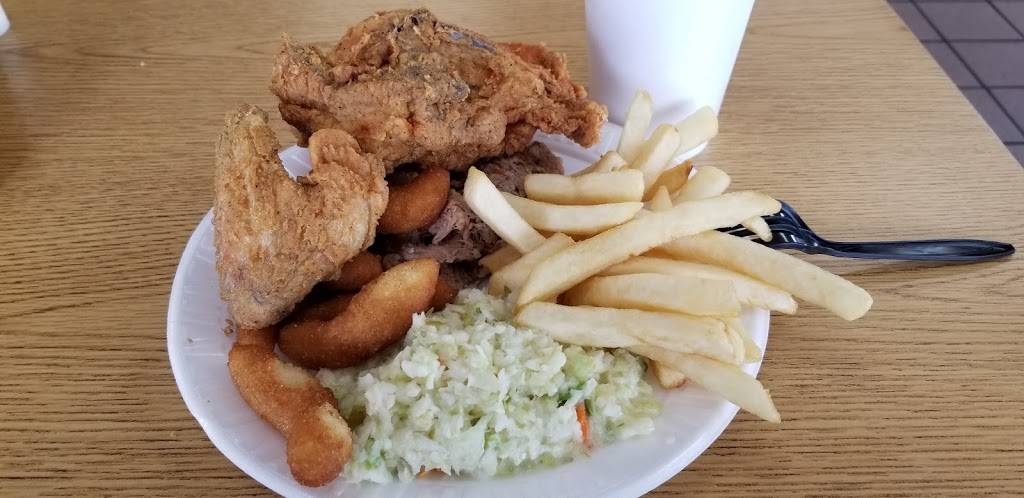 Cape Fear BBQ & Chicken | restaurant | 523 Grove St, Fayetteville, NC 28301, USA | 9104831884 OR +1 910-483-1884