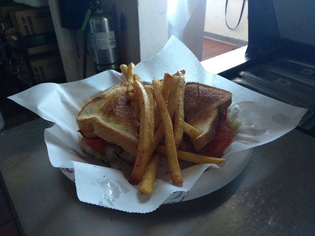 Marinos Family Grille | restaurant | 5017 Gall Blvd, Zephyrhills, FL 33542, USA | 8137791787 OR +1 813-779-1787