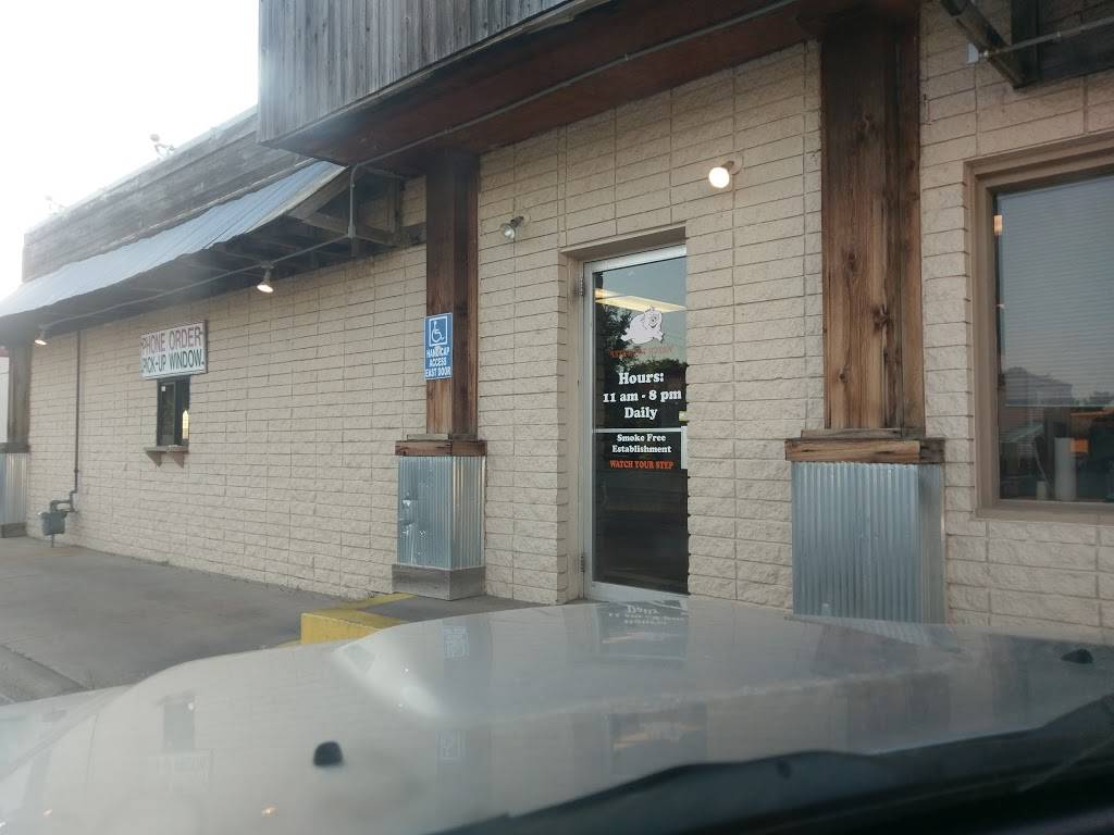 Hog Wild Pit Bar-B-Q | restaurant | 2401 N Main St, Hutchinson, KS 67502, USA | 6206698787 OR +1 620-669-8787