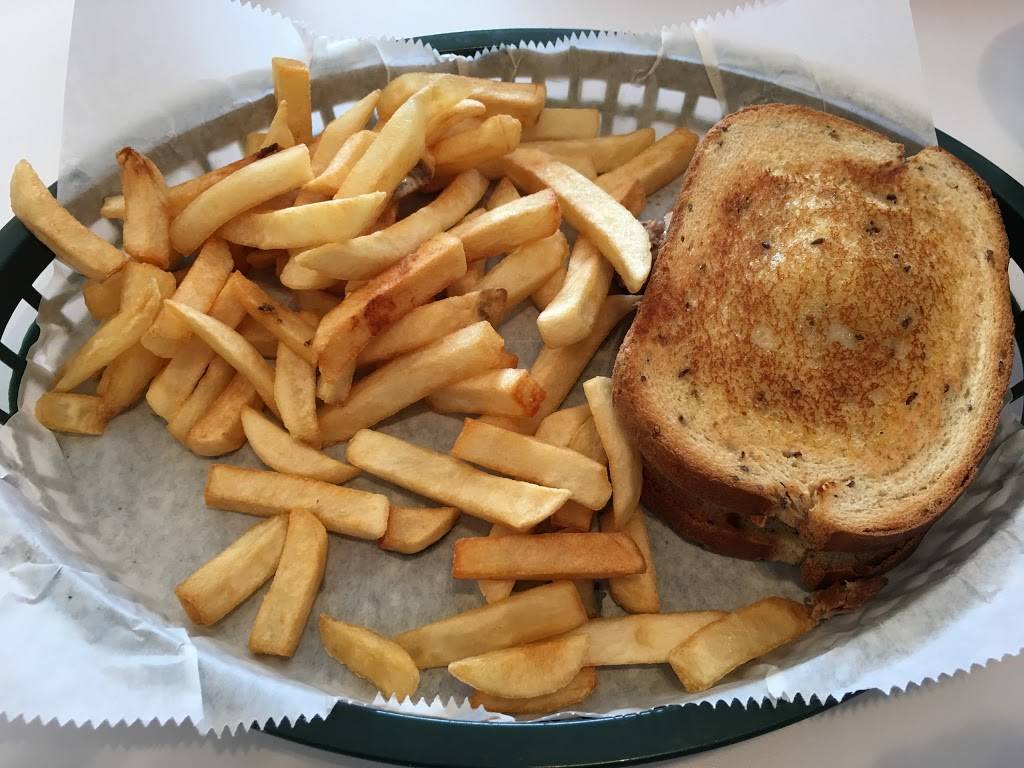 Grandmas Diner | restaurant | 227 W Washington St, Charles Town, WV 25414, USA | 3047249960 OR +1 304-724-9960