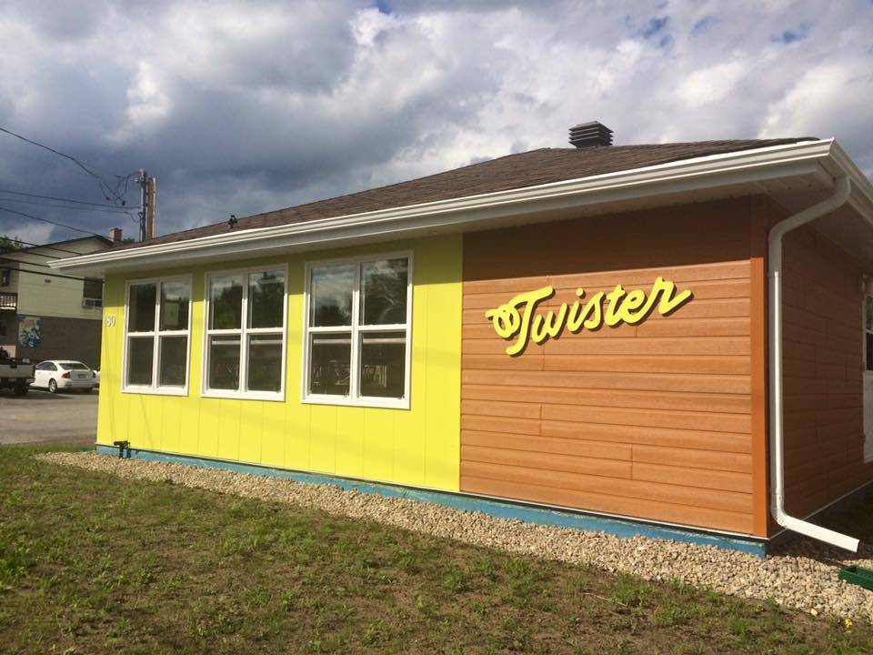 Casse Croûte Le Twister | restaurant | 180 Montée de la Source, Cantley, QC J8V 3J2, Canada | 8193608522 OR +1 819-360-8522