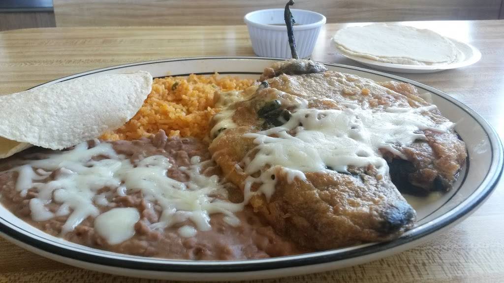 Antojitos El Barbas | restaurant | 601 E 4th Ave, Hutchinson, KS 67501, USA | 6206698845 OR +1 620-669-8845