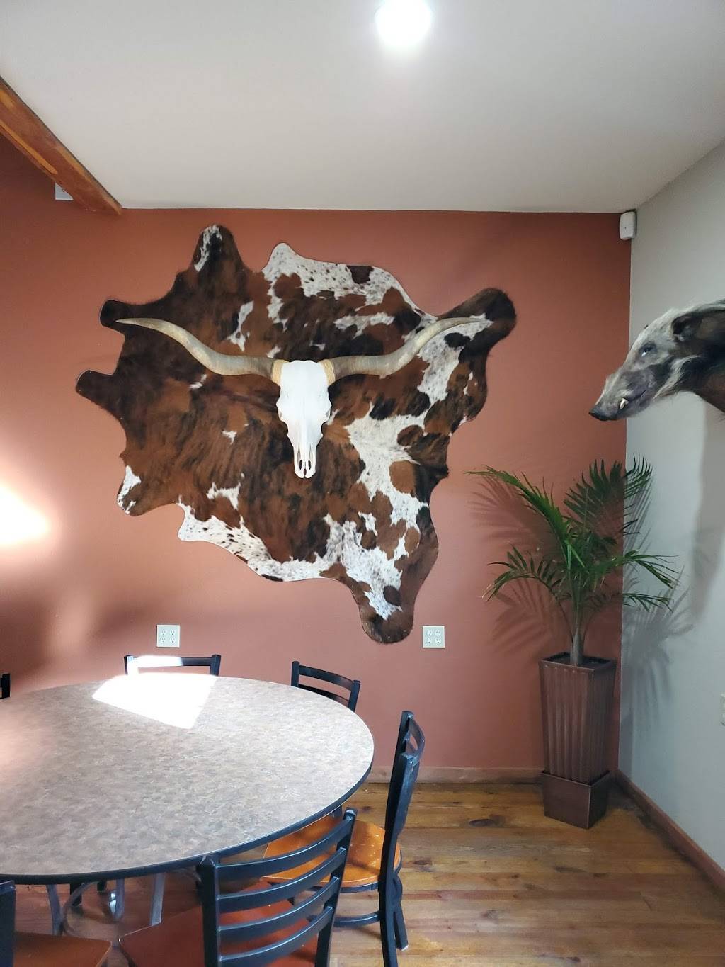 Hitchin Post Steakhouse | restaurant | 105 S Llano St, Fredericksburg, TX 78624, USA | 8309923777 OR +1 830-992-3777