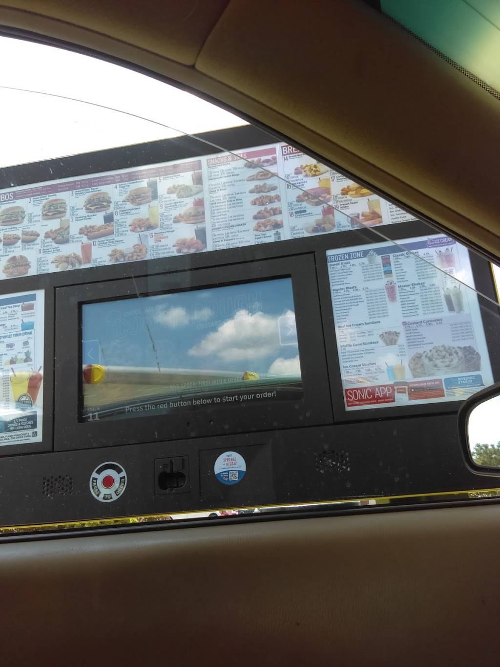 Sonic Drive-In | restaurant | 635 W Commercial St, Springfield, MO 65803, USA | 4178666245 OR +1 417-866-6245