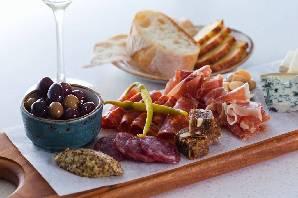 El Tapeo | restaurant | 2100 Spring Rd, Oak Brook, IL 60523, USA | 6308282044 OR +1 630-828-2044