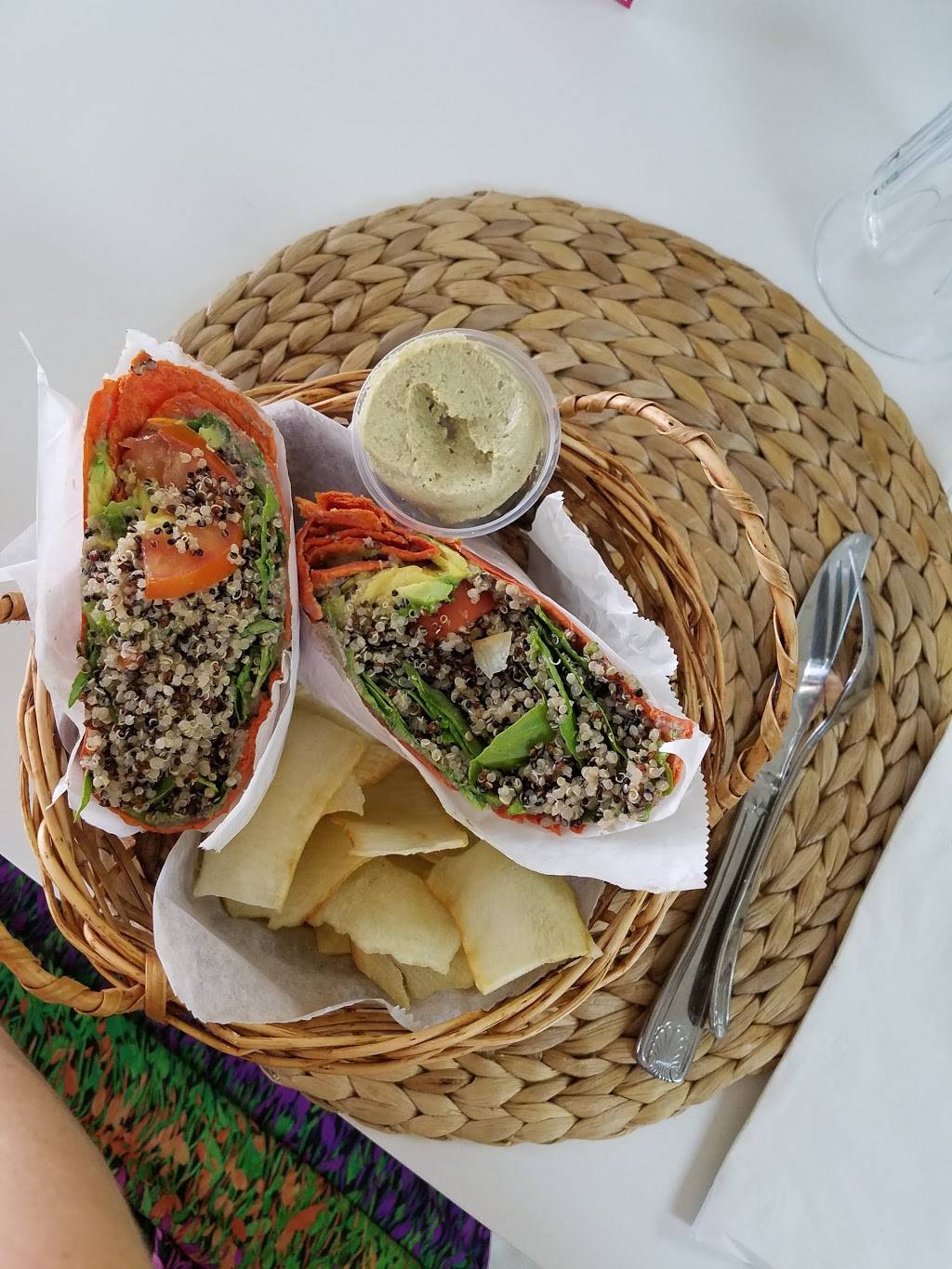 SPORA Cafe & Smoothie Bar | restaurant | 6778 Collins Ave, Miami Beach, FL 33141, USA | 3053978147 OR +1 305-397-8147