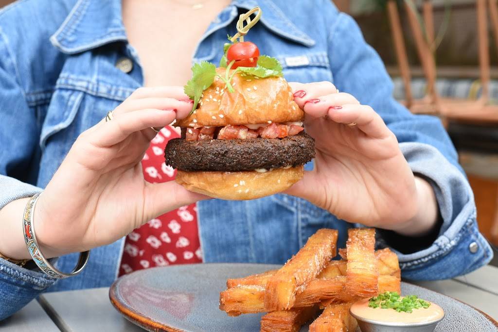 Nics On Beverly | restaurant | 8265 Beverly Blvd, Los Angeles, CA 90048, USA | 3237465130 OR +1 323-746-5130